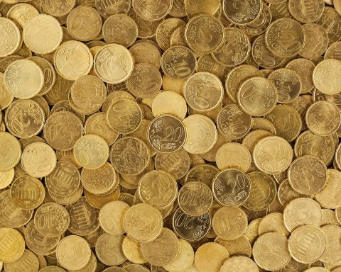 Euro Cent Münzen liegen auf einem Haufen